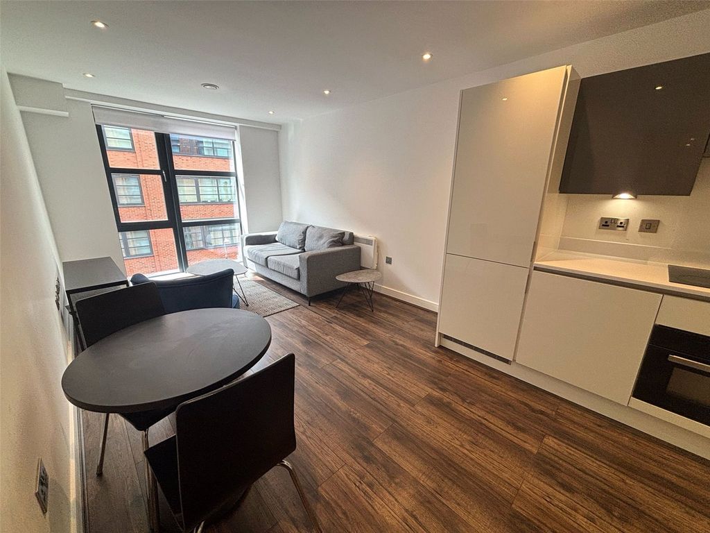 Property photo 3 of 11 Living Room