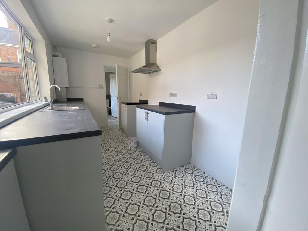 Property photo 3 of 9 Kitchen
