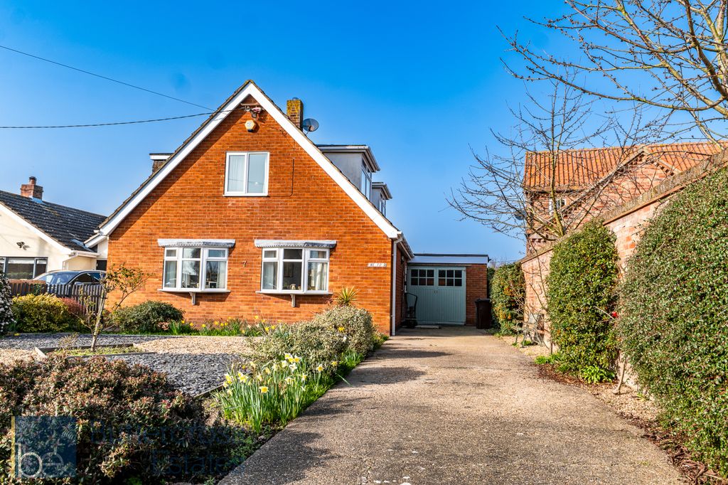 Property photo 1 of 28 Driveway