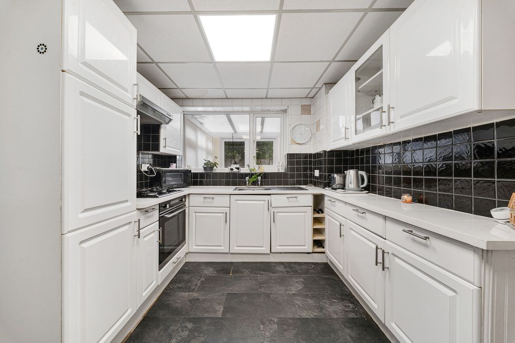 Property photo 3 of 25