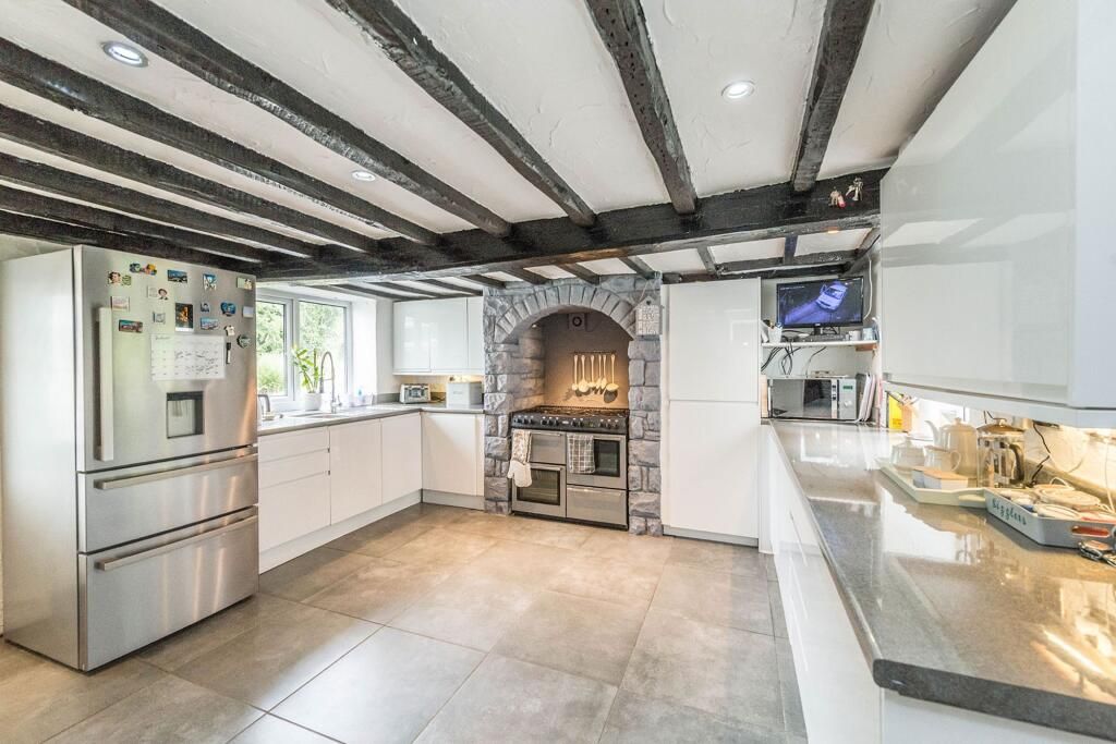 Property photo 3 of 32 8.Jpeg