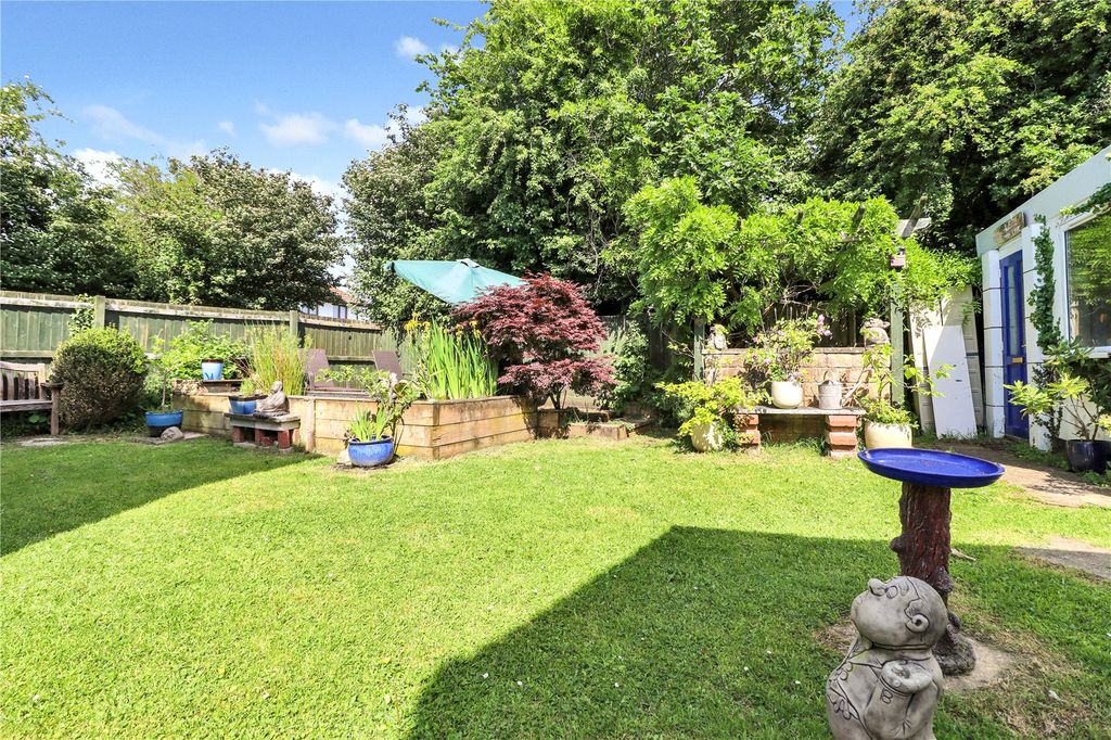 Property photo 2 of 17 Picture No. 14