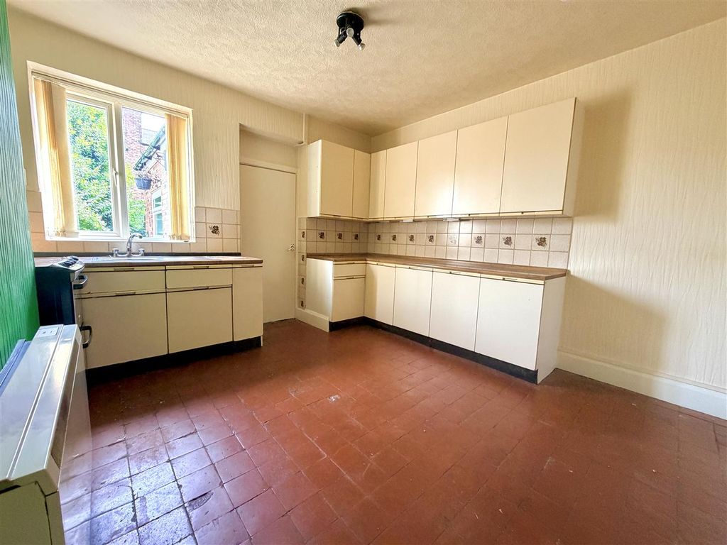 Property photo 3 of 23 Dining Kitchen
