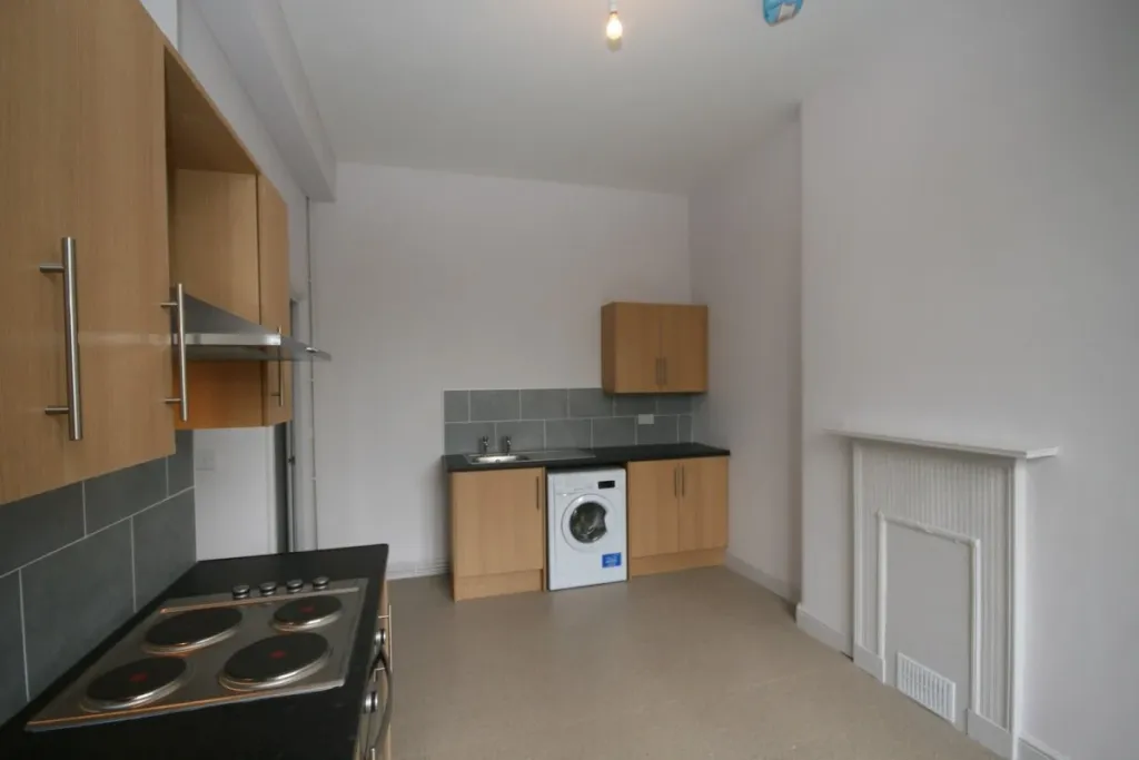 Property photo 3 of 6 Kitchen