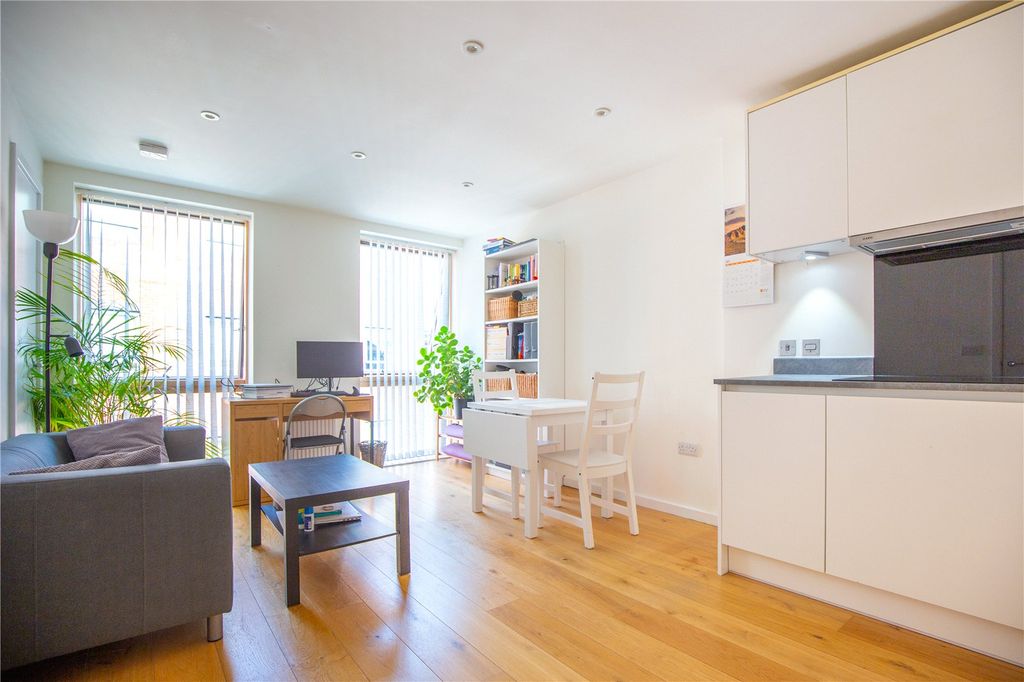 Property photo 2 of 17 Picture No. 02