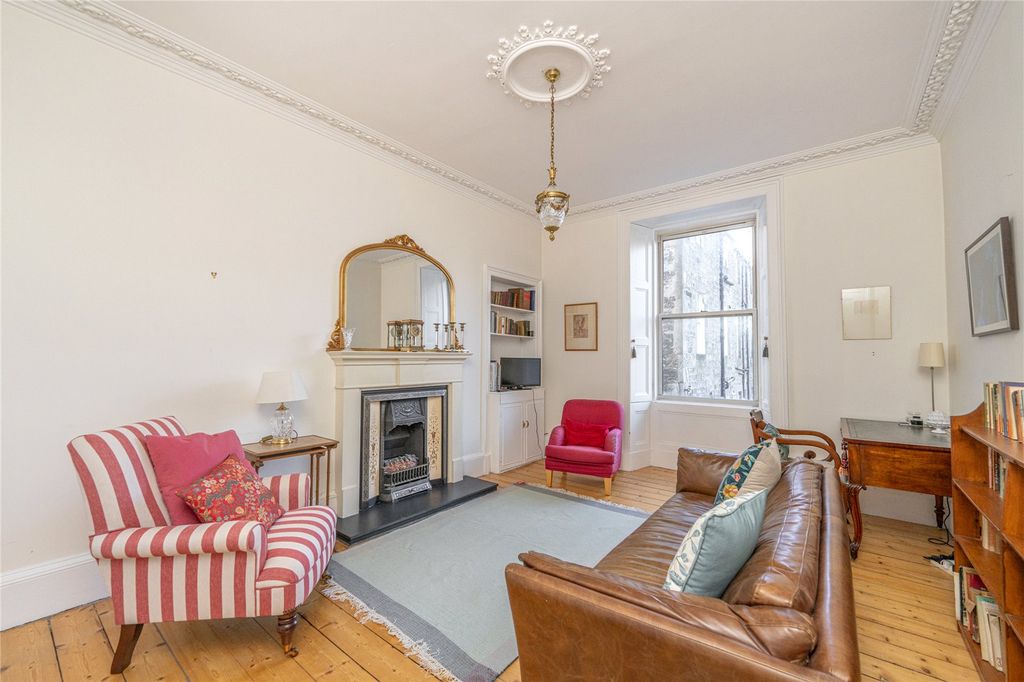 Property photo 2 of 27 Lounge