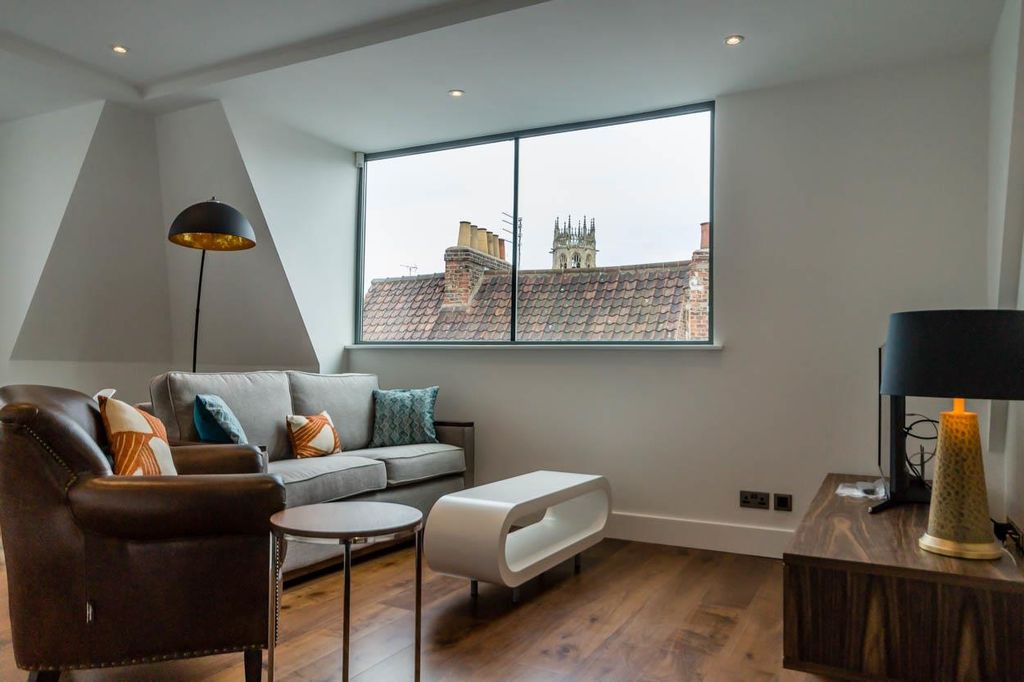 Property photo 1 of 13 Castle Chambers 24 (9).Jpg