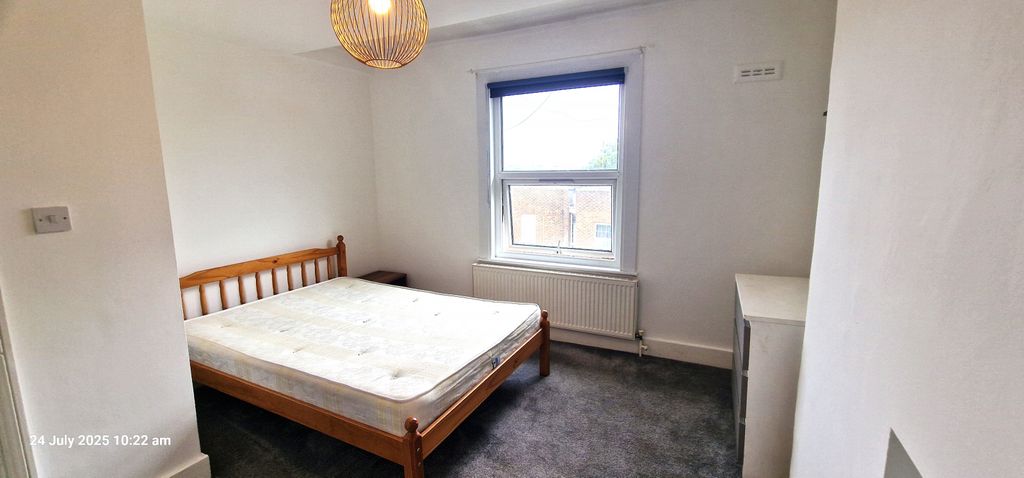 Property photo 3 of 5 Bed 1
