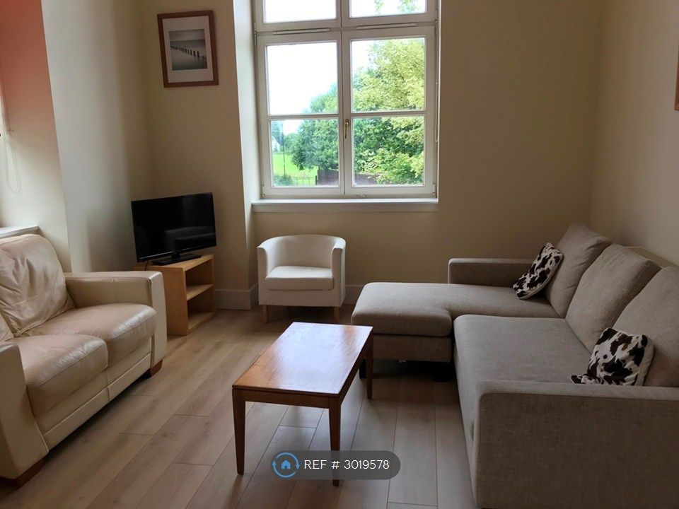 Property photo 3 of 7 Lounge