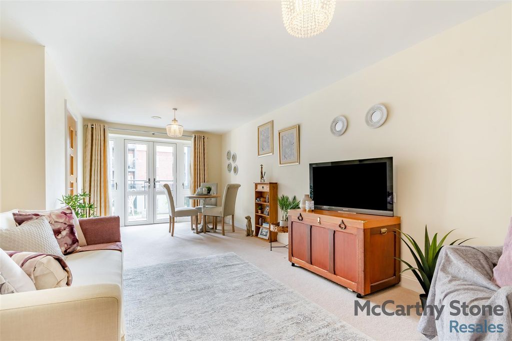 Property photo 3 of 21 8654158-Interior08.Jpg