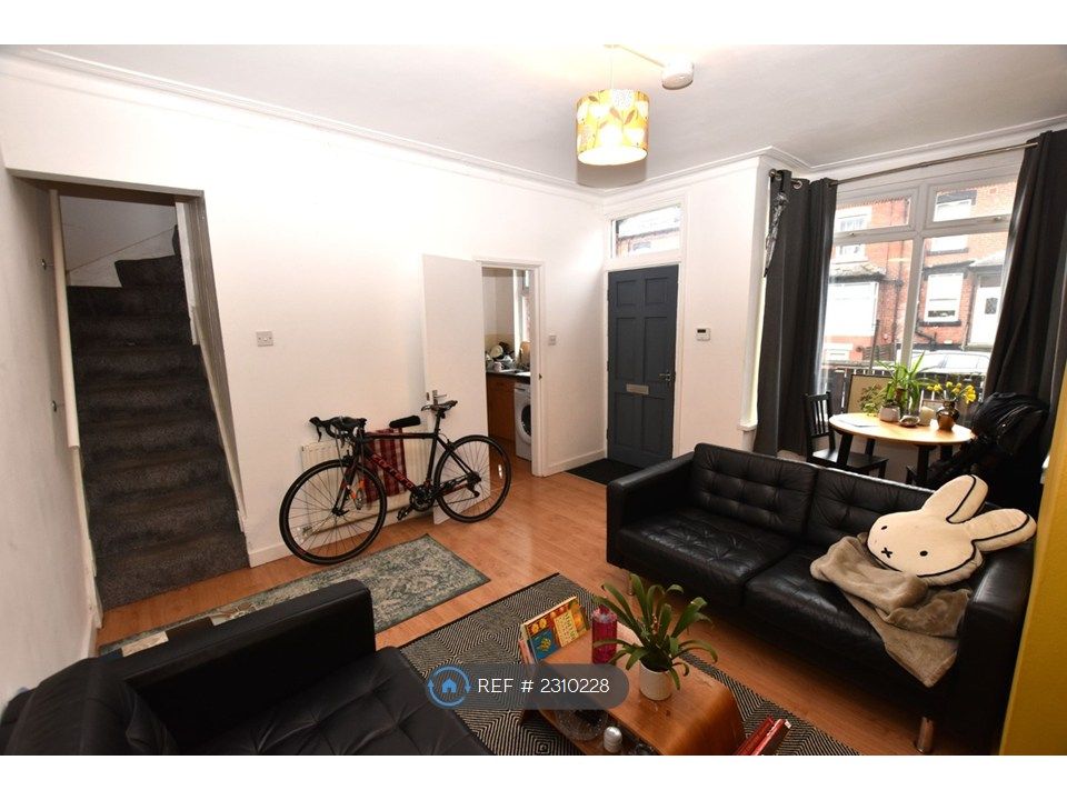 Property photo 2 of 11