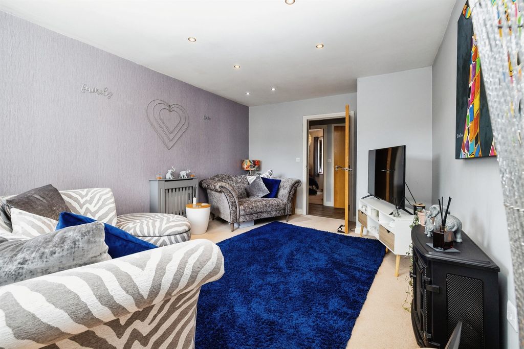 Property photo 3 of 13 Living Room