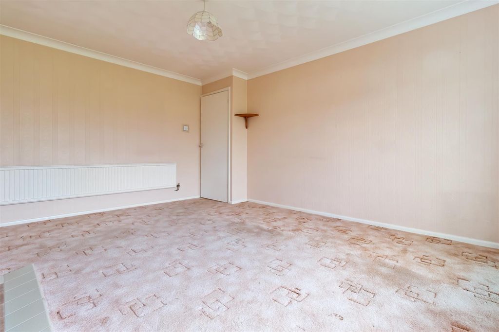 Property photo 3 of 15 24 Cuckfield Crescent-002.Jpg