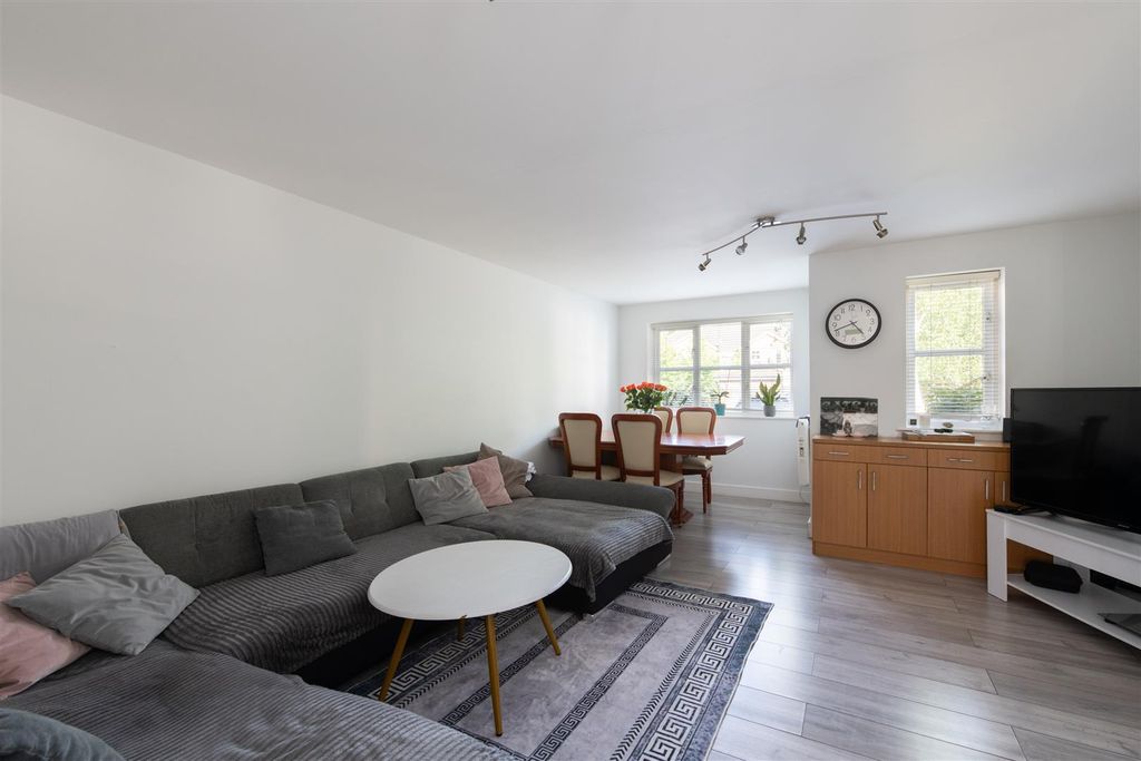 Property photo 3 of 10 Coltswood 6.Jpg