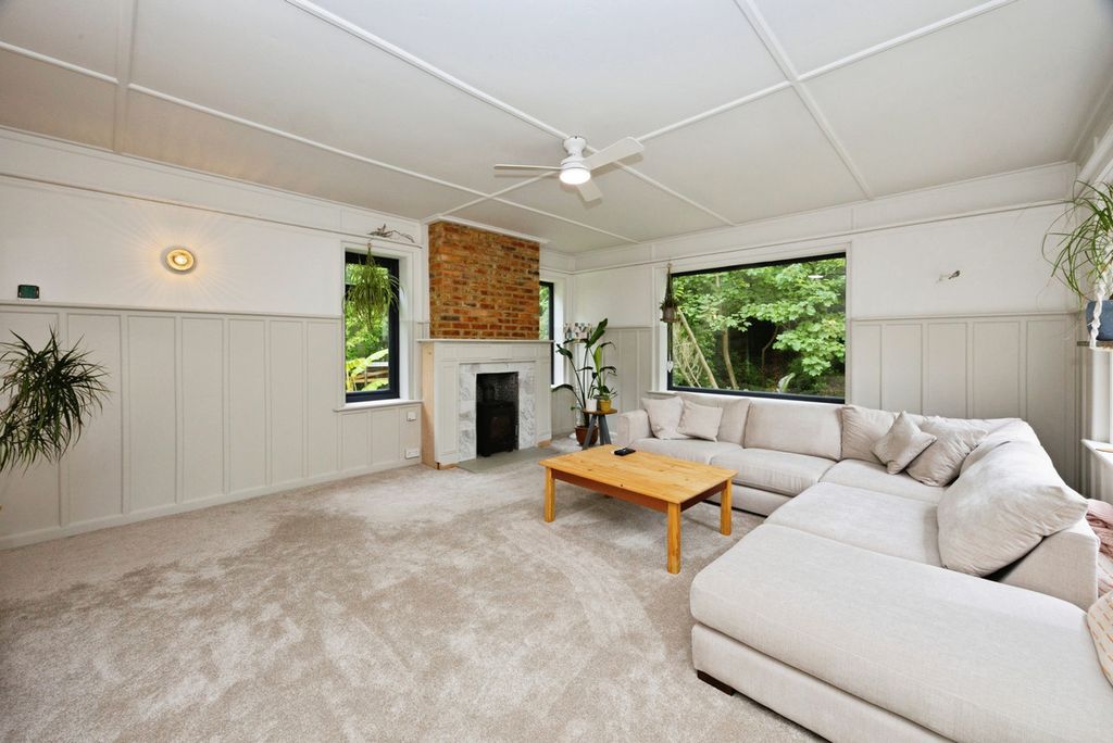 Property photo 3 of 31