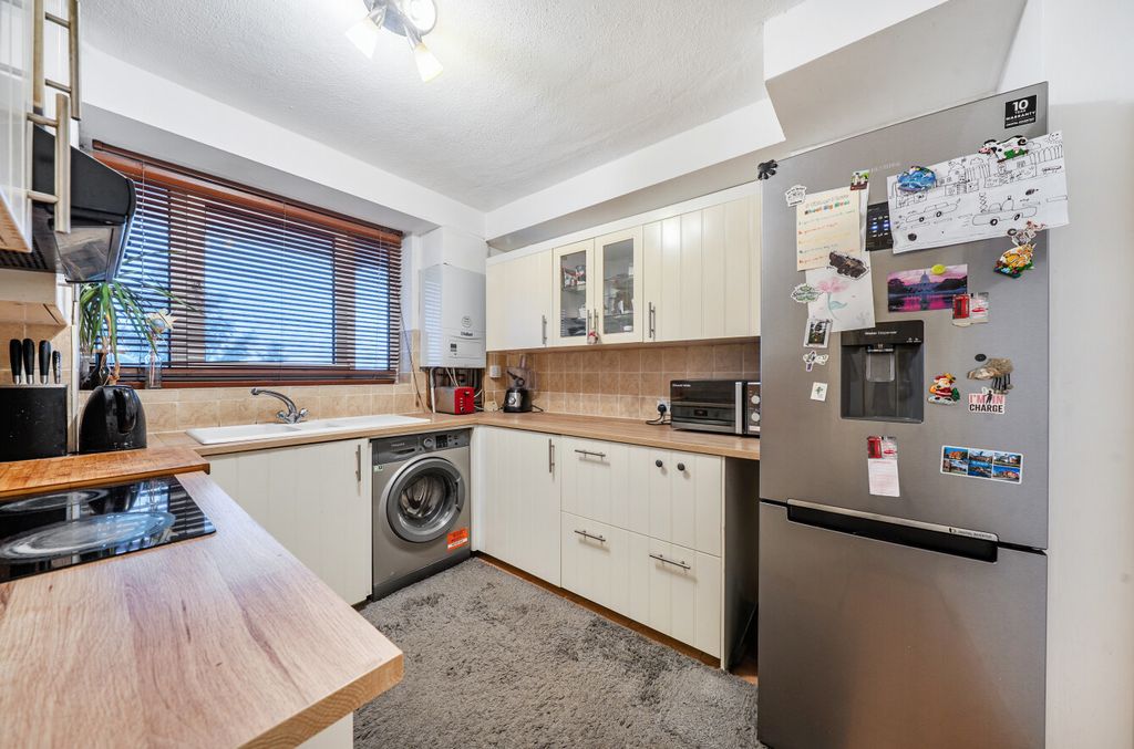 Property photo 3 of 15 1397537-7-6966838...