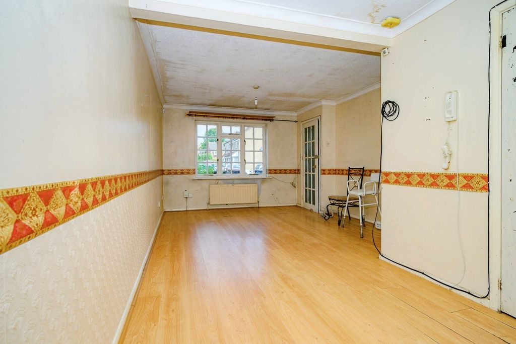 Property photo 3 of 11 Photo