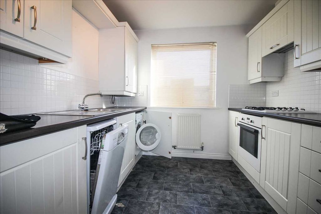 Property photo 3 of 6 Kitchen