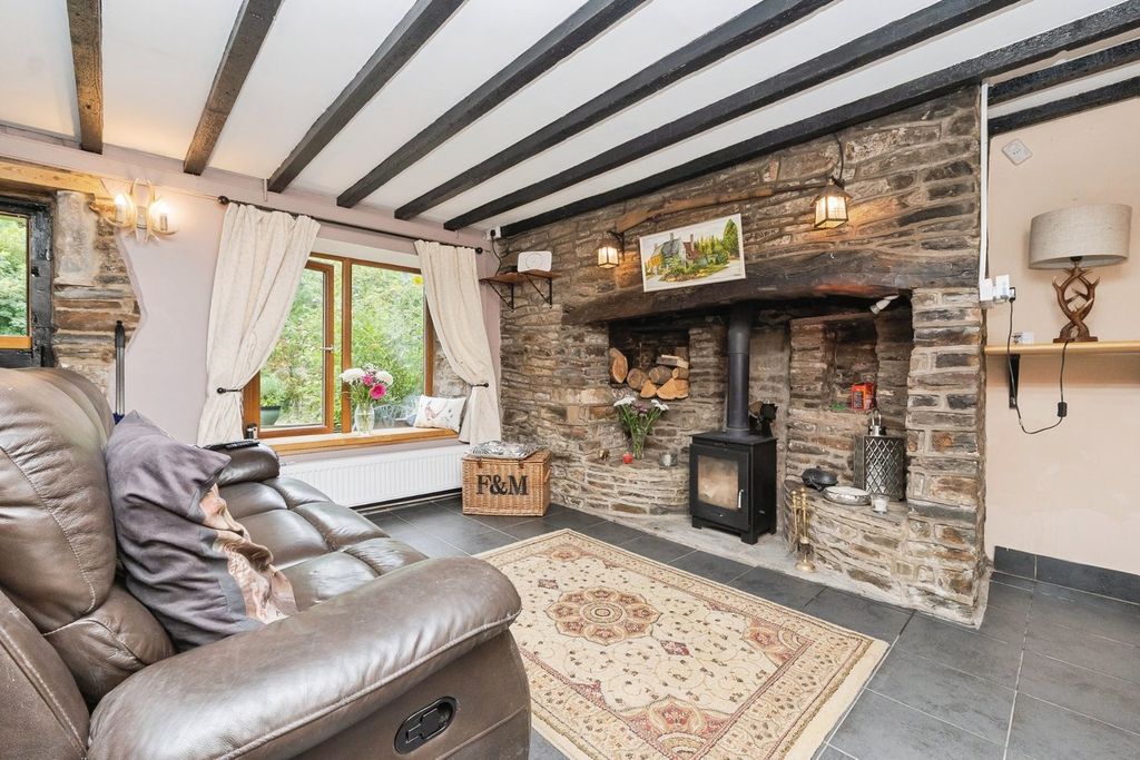 Property photo 2 of 20