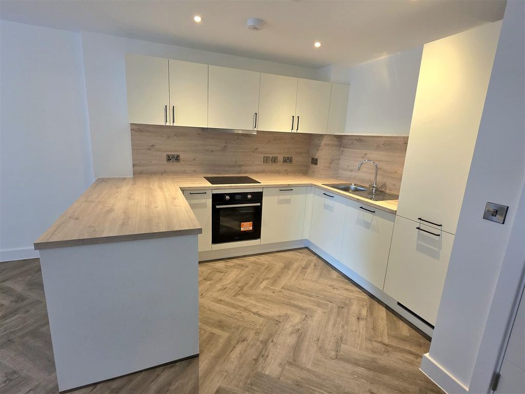 Property photo 1 of 8 Kitchen