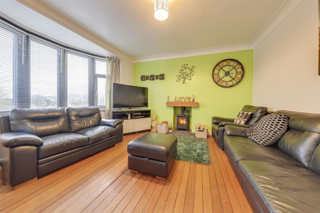 Property photo 1 of 33 Lounge