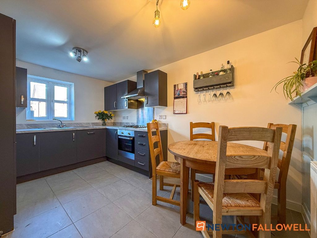 Property photo 2 of 21 Dining Kitchen