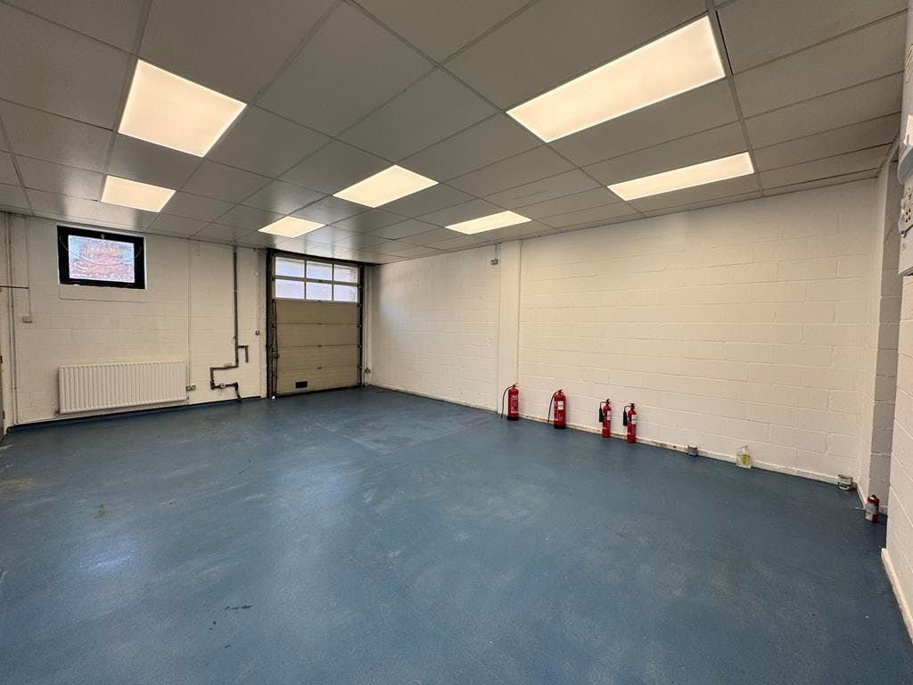 Property photo 3 of 11 U1 Brentford Business Centre (3).Jpg