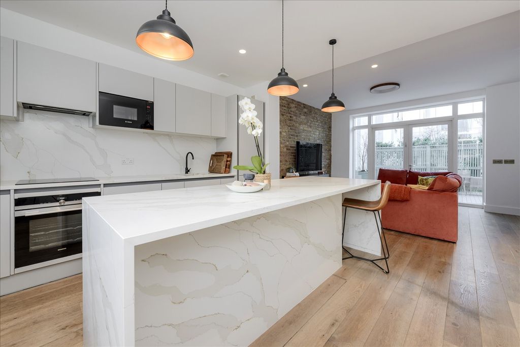 Property photo 1 of 11 Main Picture