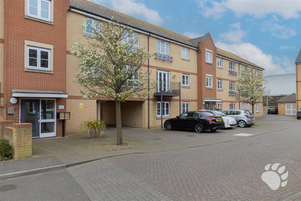 Property photo 1 of 10 Front