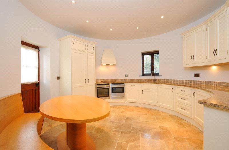 Property photo 3 of 8 Kitchen