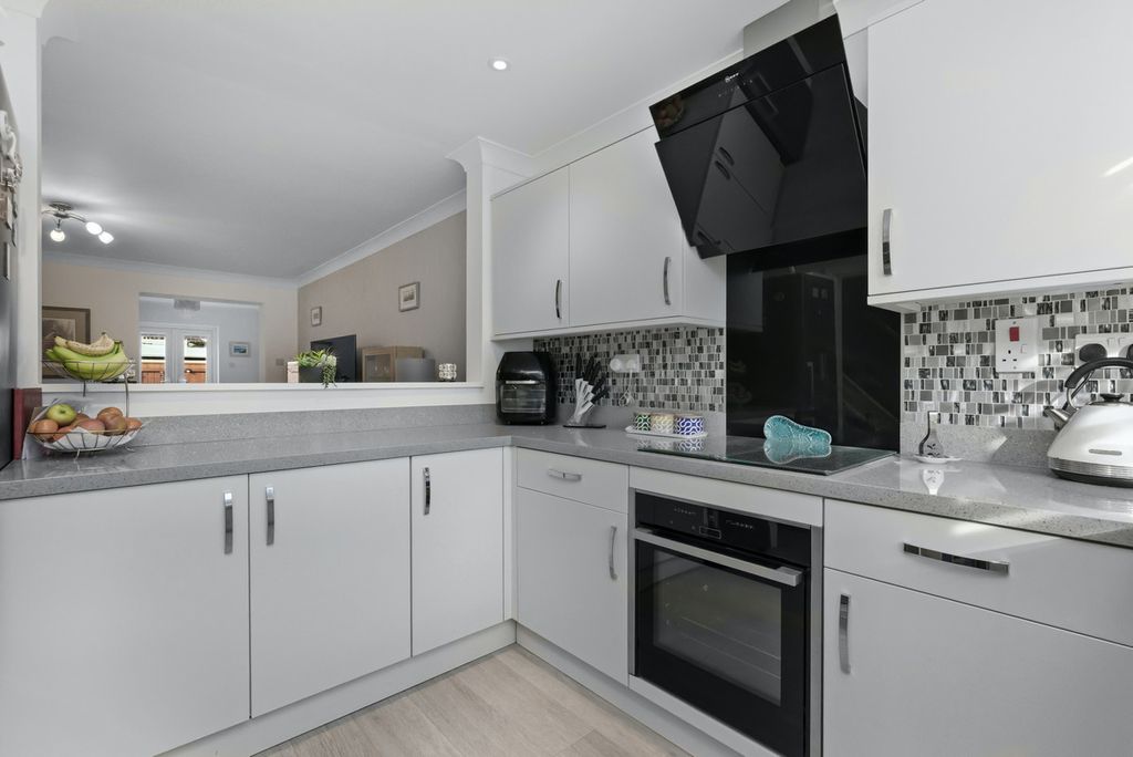 Property photo 2 of 26