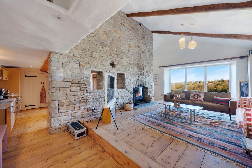 Property photo 2 of 27 Sitting Room