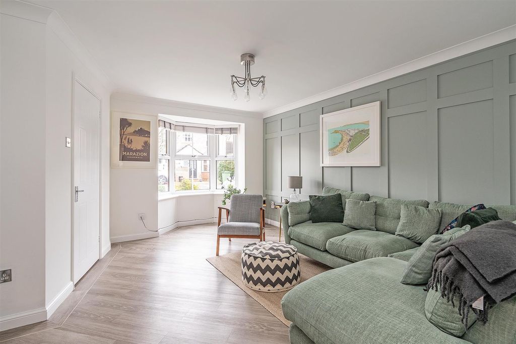 Property photo 2 of 10 10 Barwell Close-12_Lo.Jpg