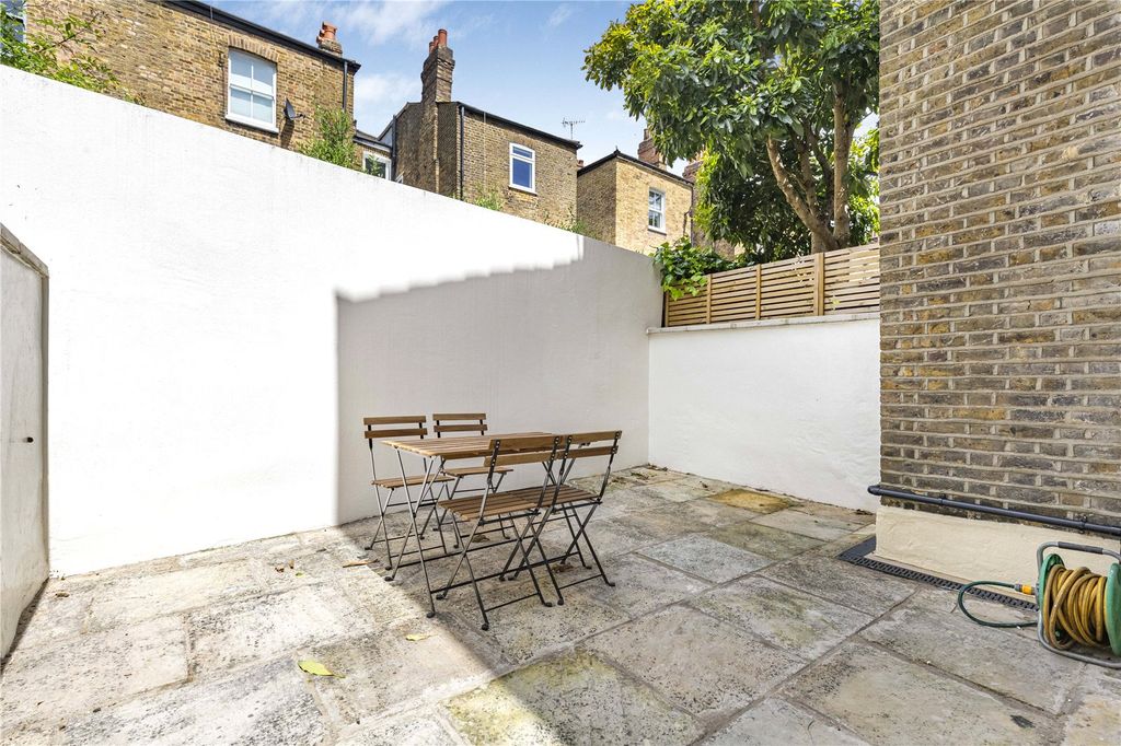 Property photo 2 of 11 Picture No. 22