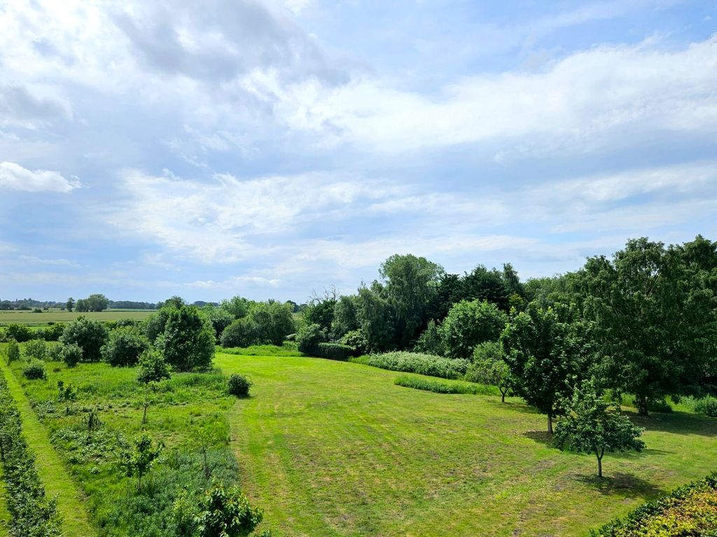 Property photo 3 of 46 Garden