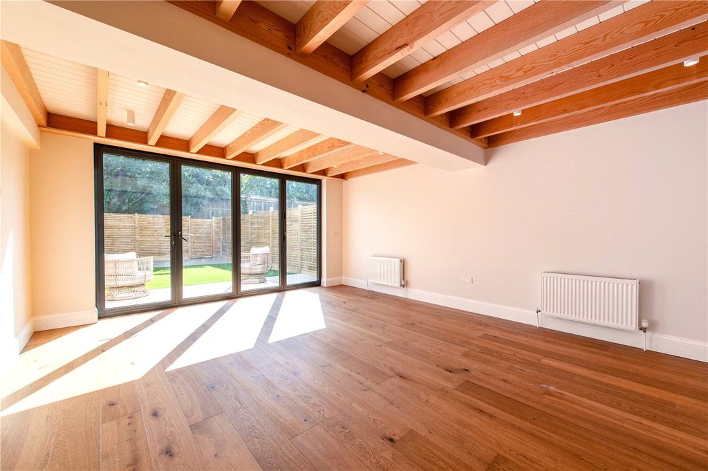 Property photo 3 of 11 No 39 Living Room