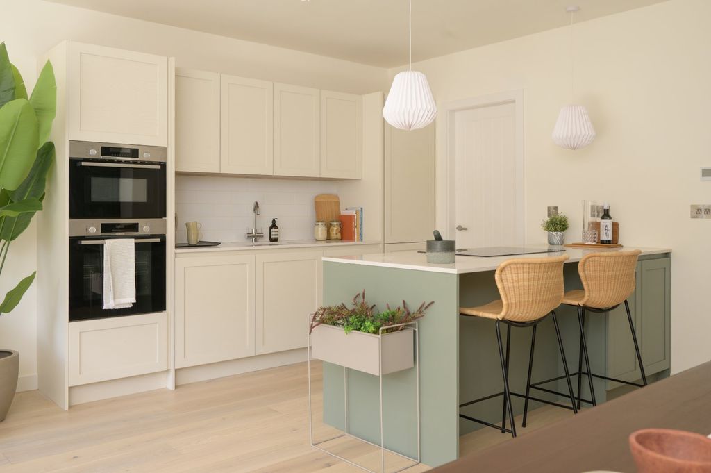 Property photo 1 of 21 Kitchen/Dining