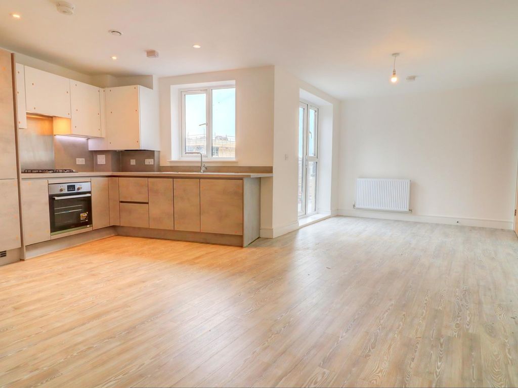 Property photo 2 of 7 Kitchen