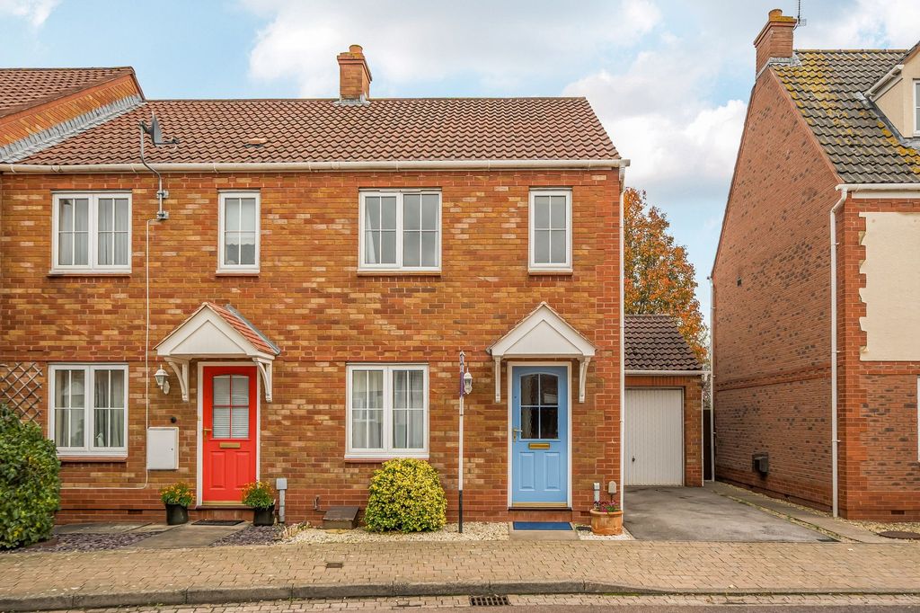 Property photo 1 of 14 End Of Terrace With Garage