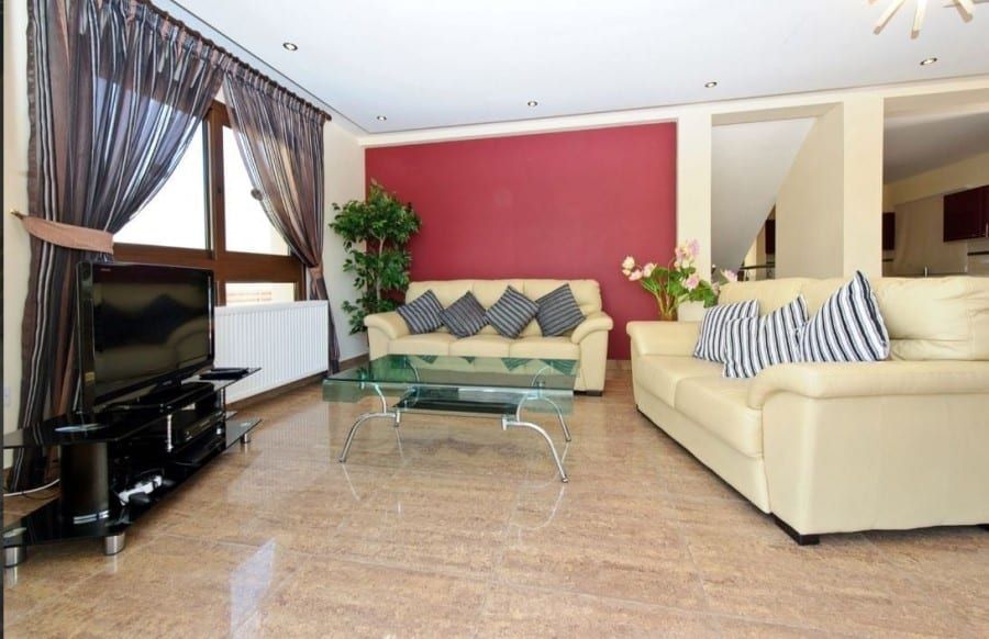 Property photo 2 of 10