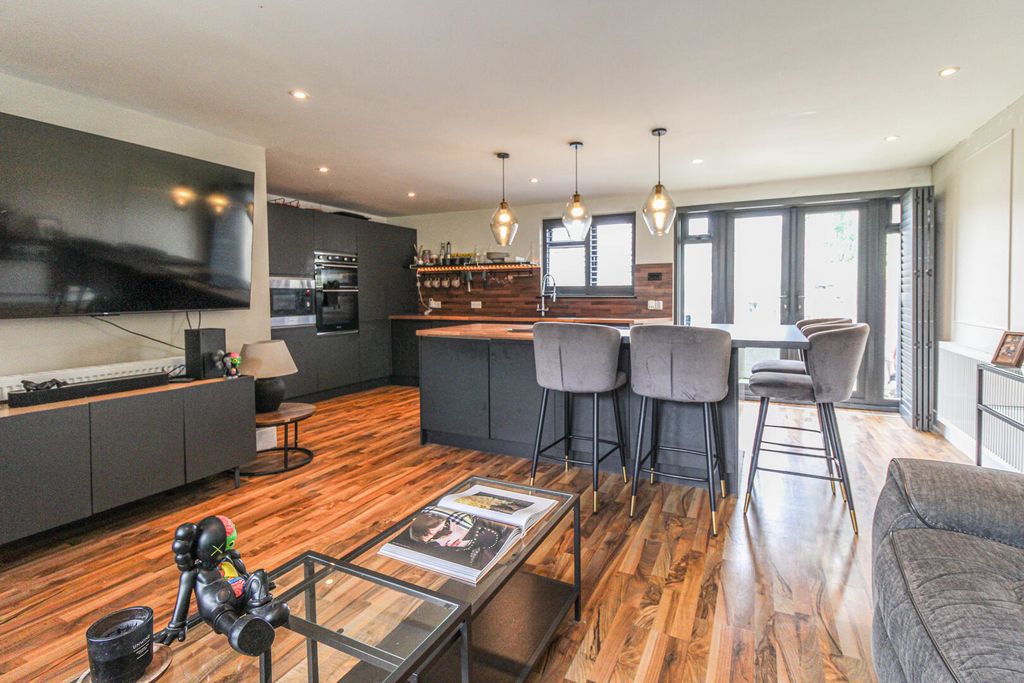 Property photo 1 of 13 Kitchen