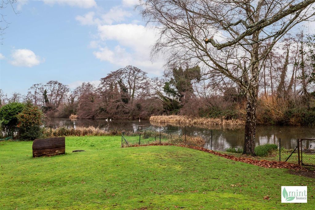 Property photo 3 of 18 Beechcroft Manor - Watermark-26.Jpg