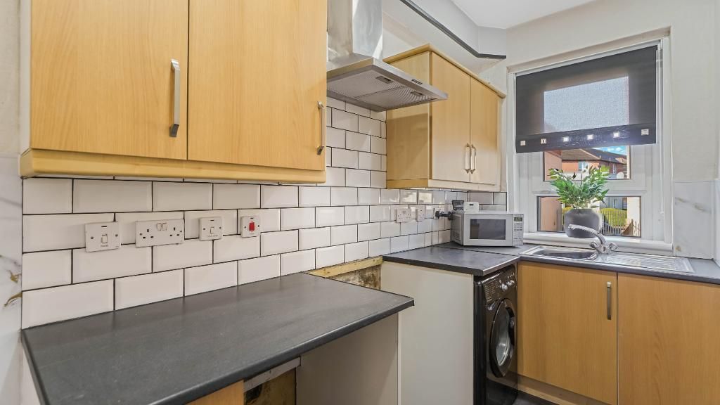 Property photo 3 of 21 Kitchen