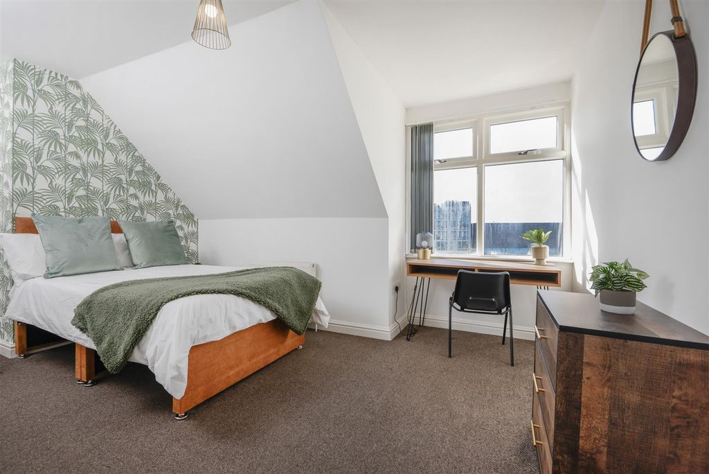 Property photo 3 of 13 Bedroom Two