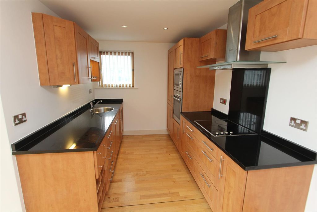 Property photo 2 of 11 Kitchen.Jpg