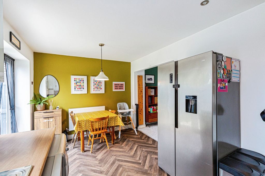 Property photo 3 of 20 Kitchen Diner