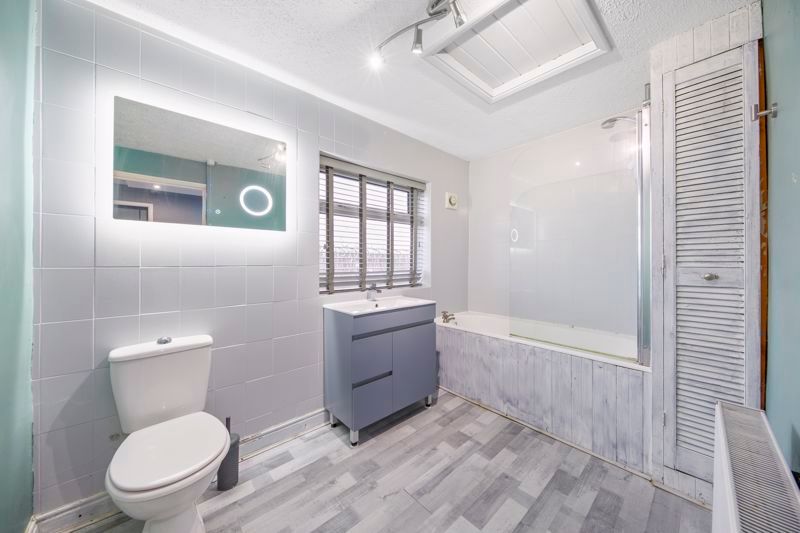 Property photo 2 of 27 Bathroom