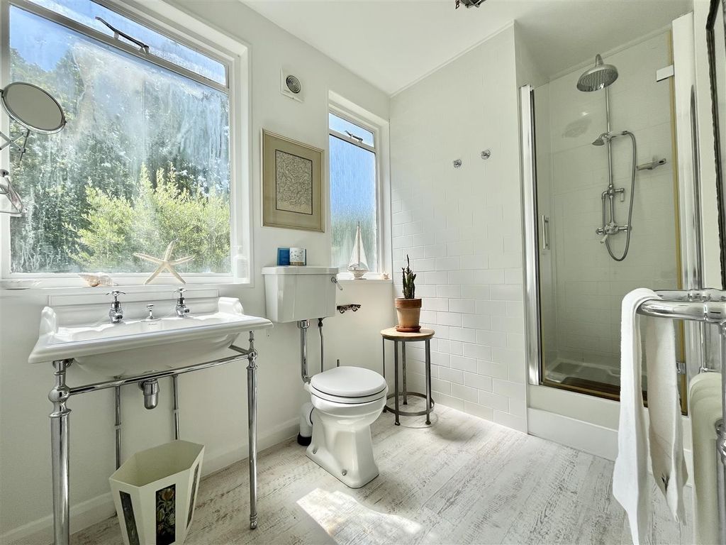 Property photo 3 of 41
