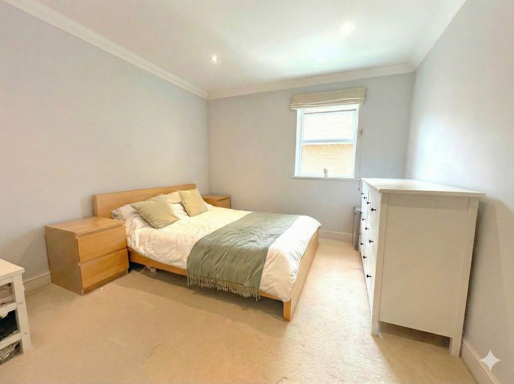 Property photo 3 of 8 Bedroom