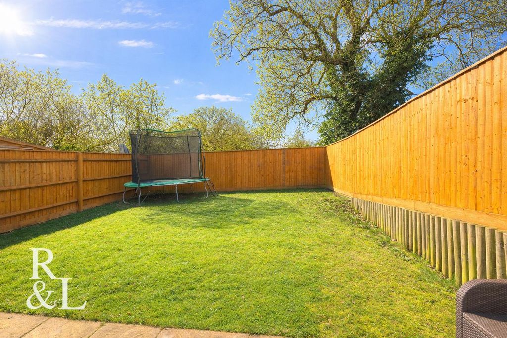 Property photo 2 of 21 14 Headstock (5).Png